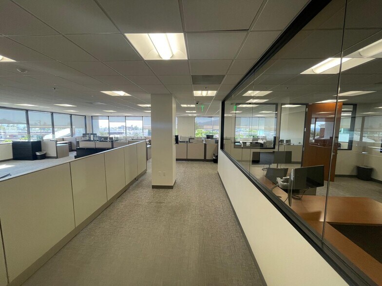 More Photos Of 700 N Central Ave, Glendale Office For Lease