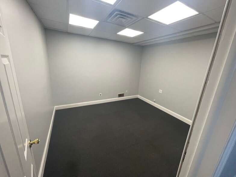 More Photos Of 1622 S Wood Ave, Linden Office For Lease