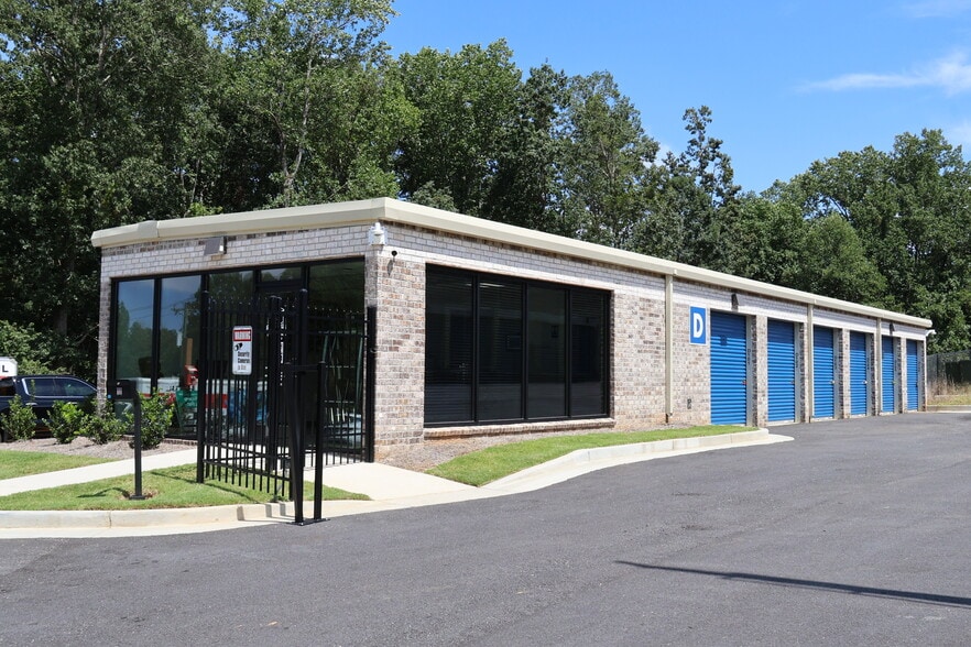 More Photos Of 3625 McEver Rd, Oakwood Self Storage For Sale