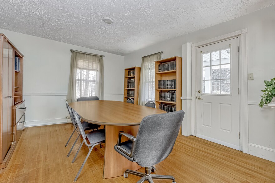 More Photos Of 313 N Main St, Spring Valley Office For Sale