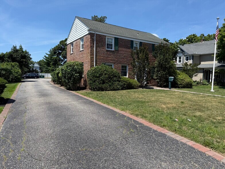 More Photos Of 156 N Ocean Ave, Patchogue Office For Sale