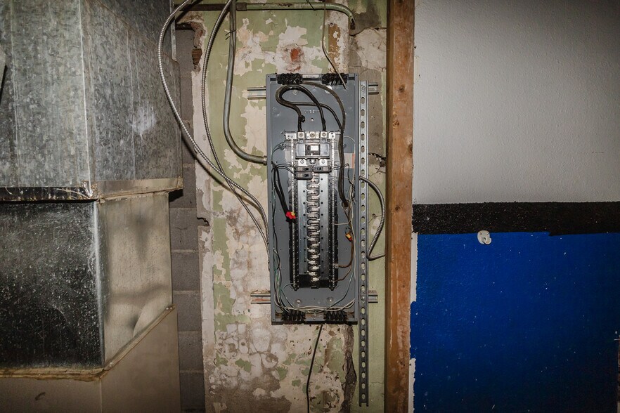 More Photos Of 3117 E 13th St, Wichita Freestanding For Sale