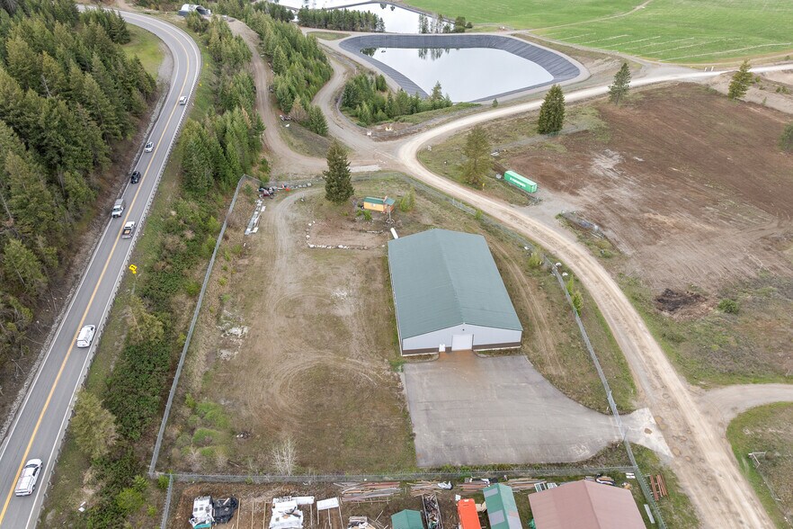 More Photos Of 275 Industrial Park Ave, Spirit Lake Warehouse For Lease