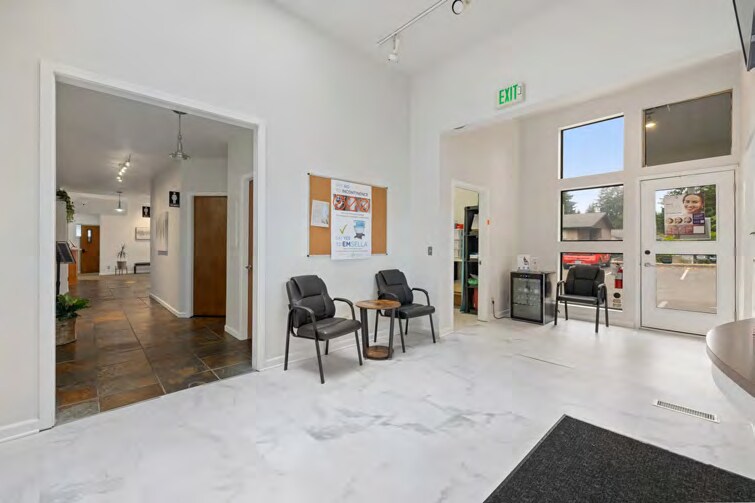 More Photos Of 4114 Bridgeport Way W, University Place Medical For Sale