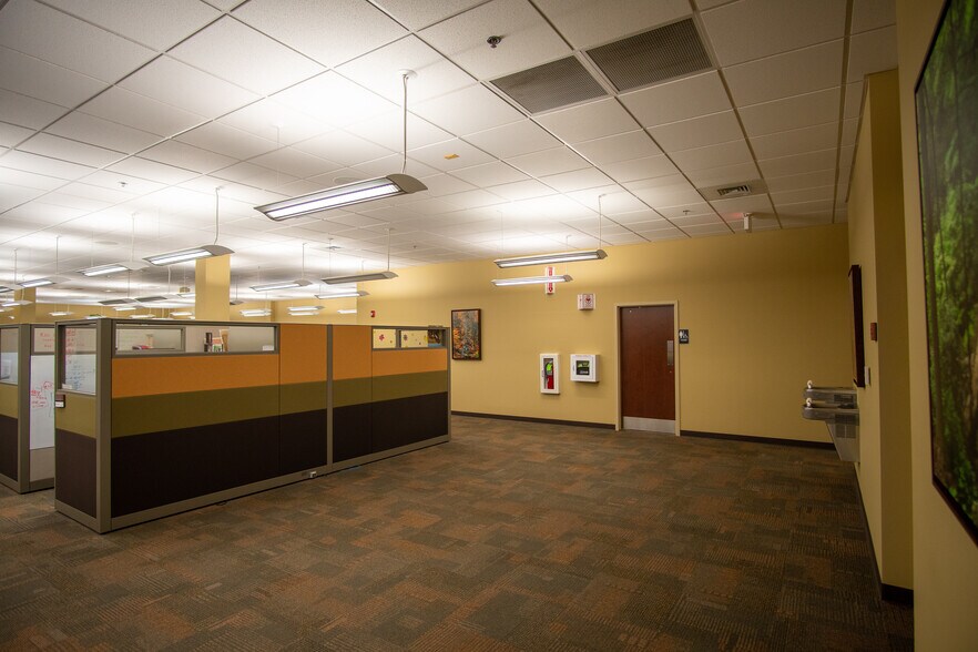 More Photos Of 128 Bingham Rd, Asheville Light Manufacturing For Lease