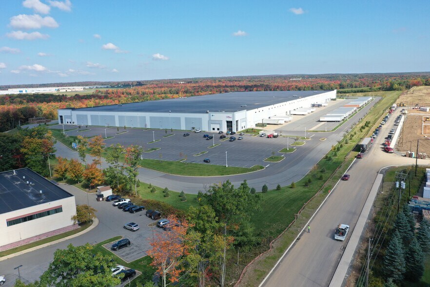 More Photos Of 145 Market Way, Mount Pocono Distribution For Lease