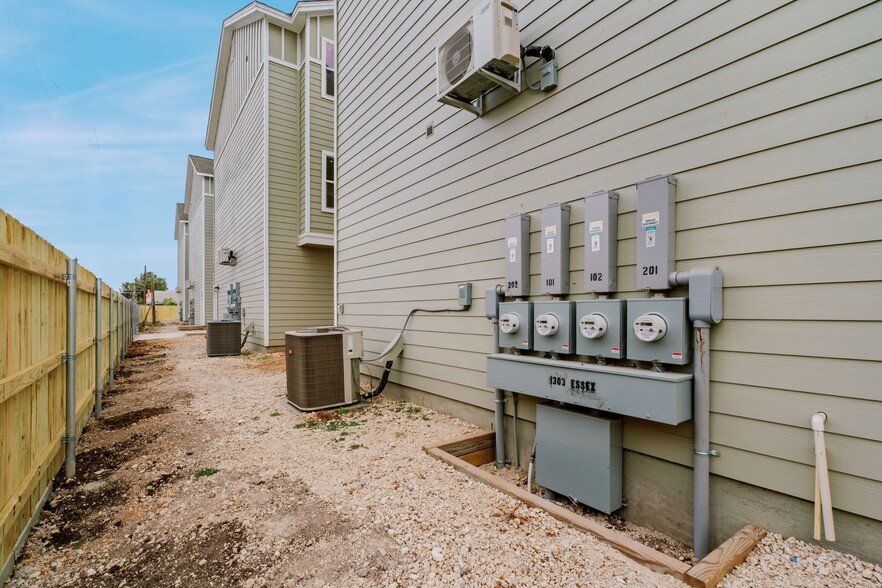 More Photos Of 1303 Essex st, San Antonio Apartments For Sale