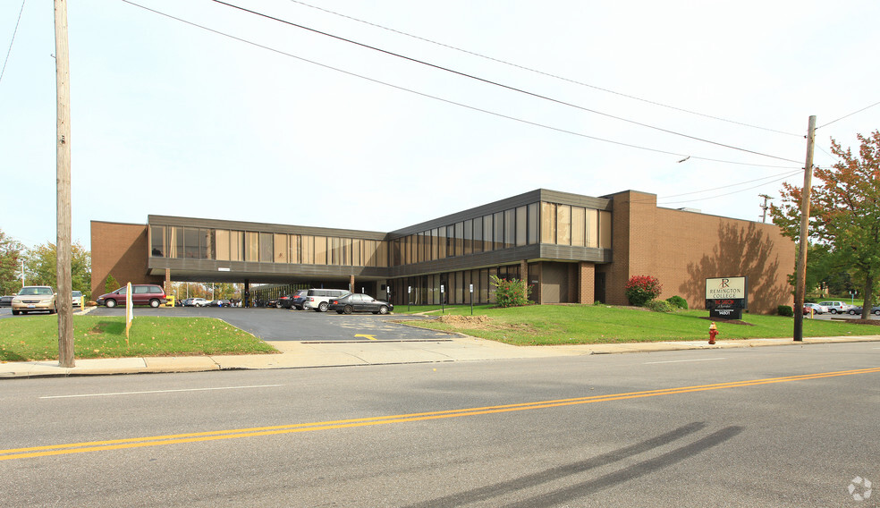 Primary Photo Of 14801 Broadway Ave, Maple Heights Light Manufacturing For Sale