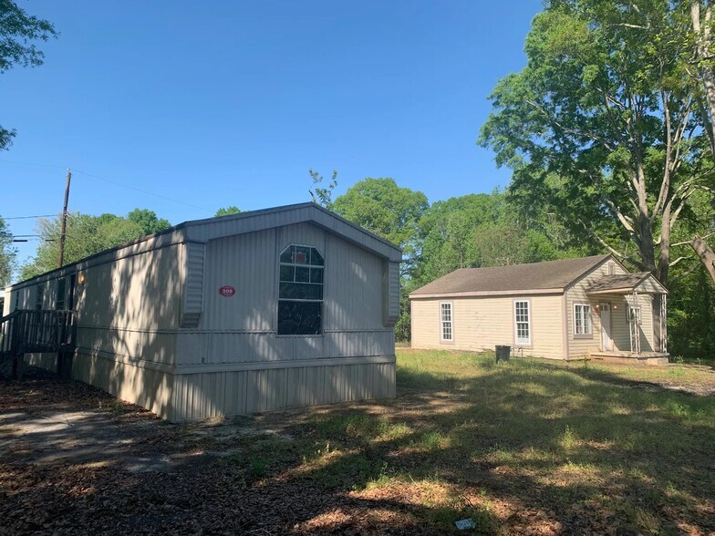 More Photos Of 308-311B Drake Cir, Anderson Multifamily For Sale