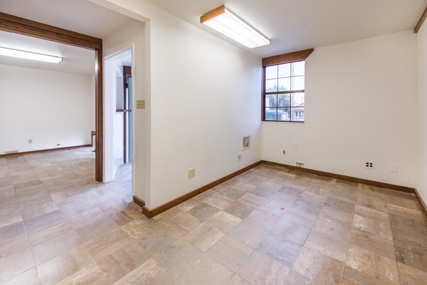 More Photos Of 415 Mountain Dr, Destin Storefront For Lease