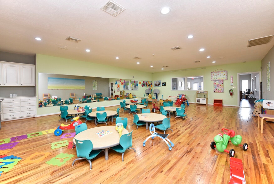 More Photos Of 11110 S Highway 6, Sugar Land Freestanding For Lease