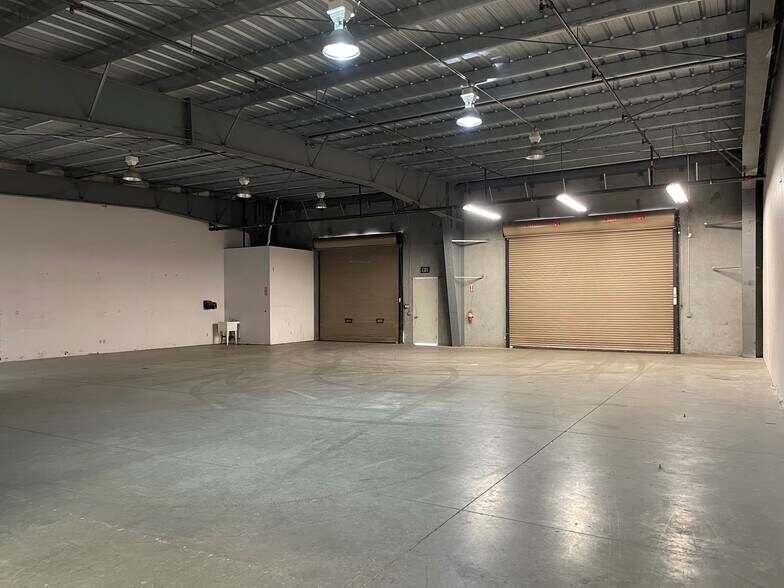 More Photos Of 2695 N Fowler Ave, Fresno Flex For Lease