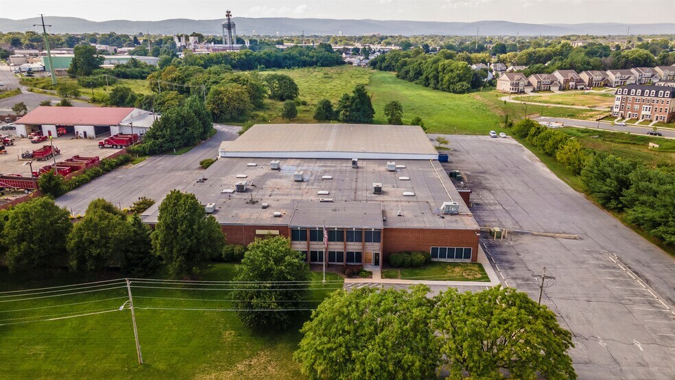 More Photos Of 605 E Church St, Frederick Warehouse For Lease