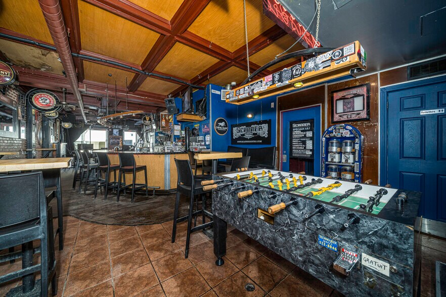 More Photos Of 291 Rue De Saint-Vallier E, Québec Office For Sale