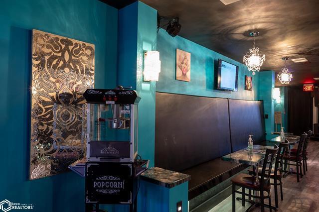 More Photos Of 854 Washington St, Burlington Bar For Sale