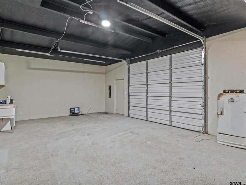 More Photos Of 702 Blackjack St, Winnsboro Flex For Sale