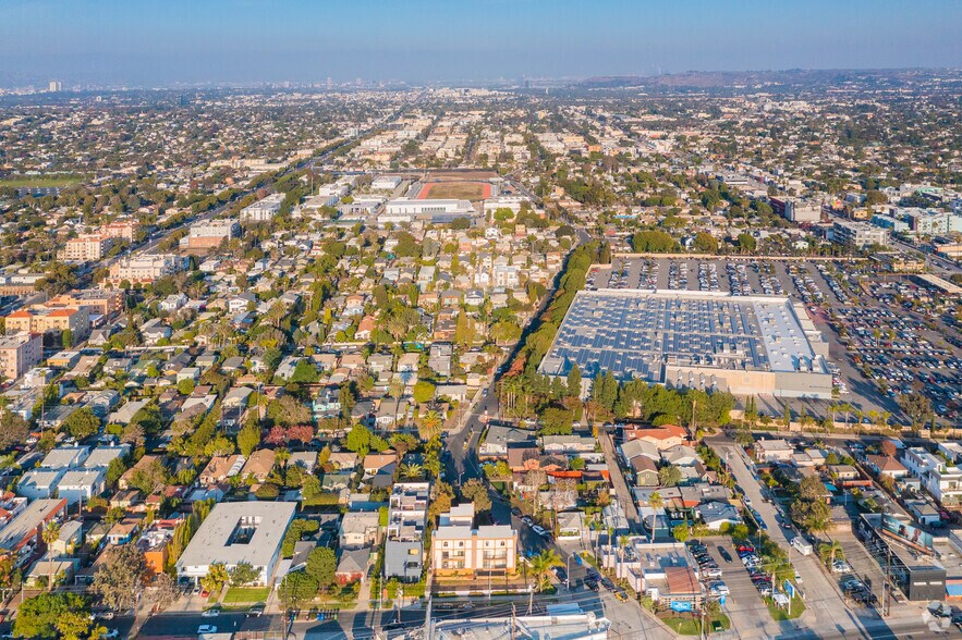 More Photos Of 2478 Penmar Ave, Venice Dormitory For Sale