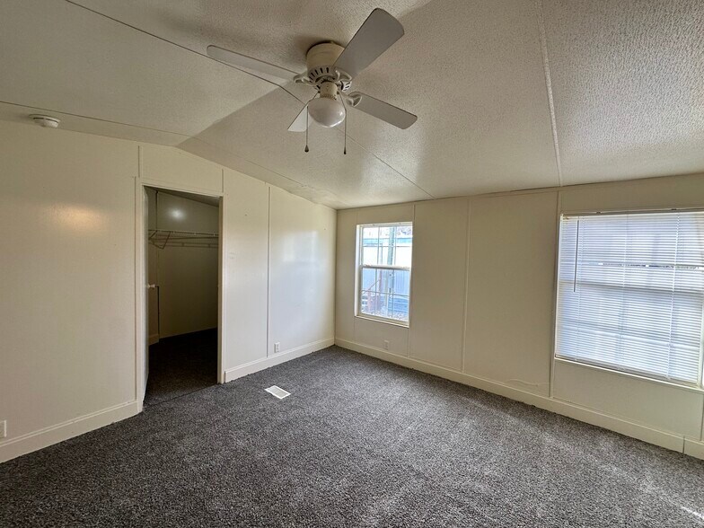 More Photos Of 711 Birch Ln, Billings Manufactured Housing Mobile Home Park For Sale