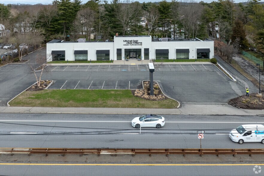 More Photos Of 625 Worcester St, Natick Freestanding For Lease
