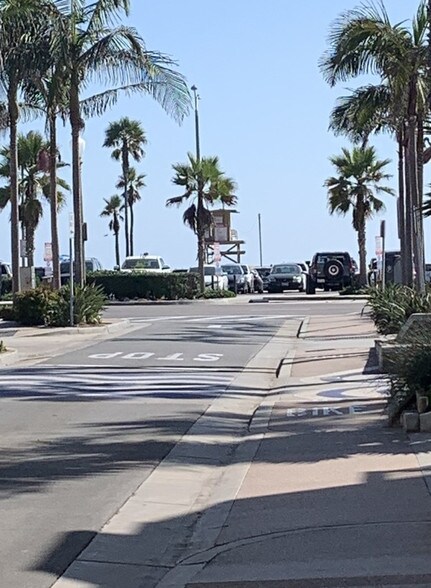 More Photos Of 701 E Balboa Blvd, Newport Beach Storefront Retail Residential For Lease