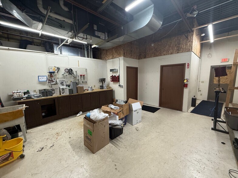 More Photos Of 803 Linway Dr, Goshen General Retail For Sale