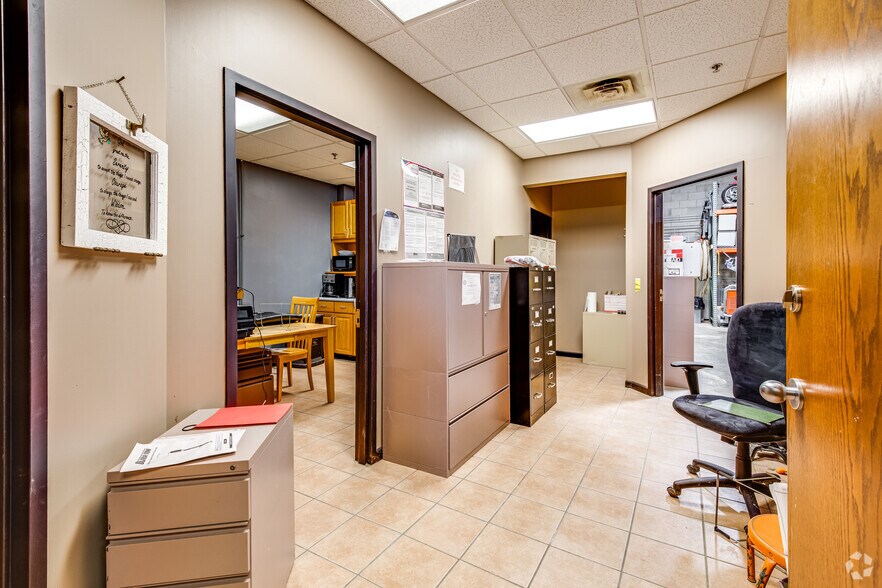 More Photos Of 3276 Fanum Rd, Vadnais Heights Service For Lease