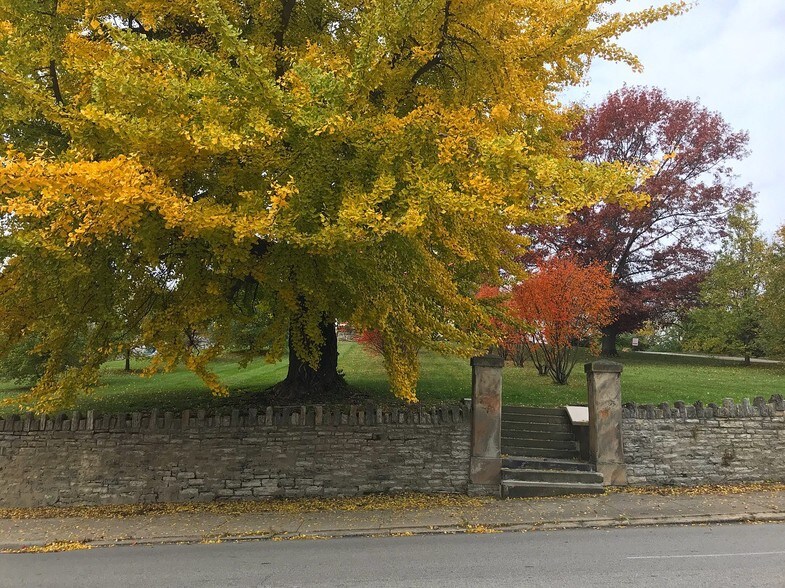More Photos Of 2021 Auburn Ave, Cincinnati Office For Sale