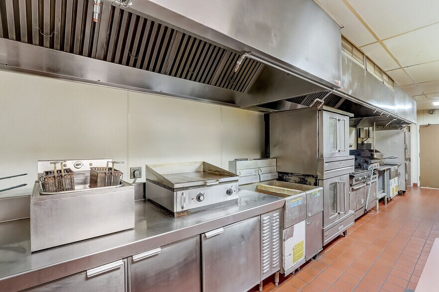 More Photos Of 711 W Racine St, Jefferson Restaurant For Sale