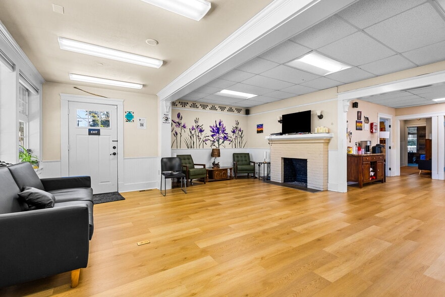 More Photos Of 1800 State St, Salem Medical For Sale