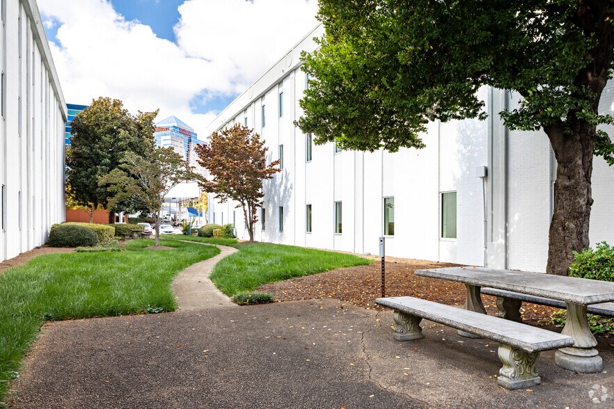 More Photos Of 1001 Virginia Ave, Hapeville Unknown For Lease