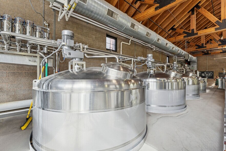 More Photos Of 27649 Old Lincoln Highway, Wanship Freestanding For Sale