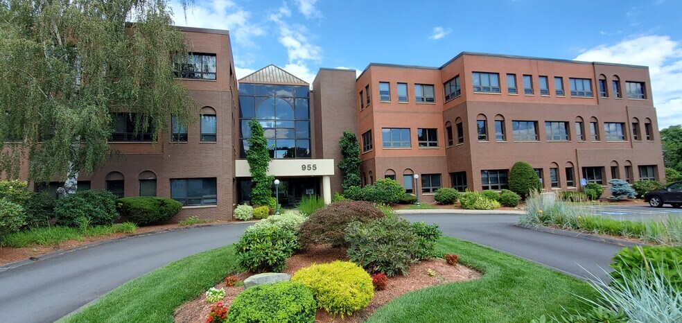 Primary Photo Of 955 Main St, Winchester Medical For Sale