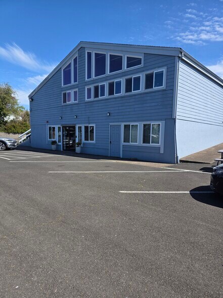 Primary Photo Of 215 NW 15th St, Newport Flex For Sale