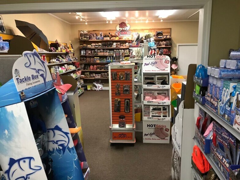 More Photos Of 3140 Lees Ln, Mobile Light Distribution For Sale