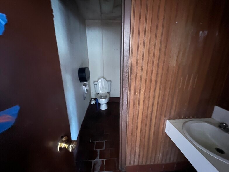 More Photos Of 3450 Demetropolis Rd, Mobile Restaurant For Sale