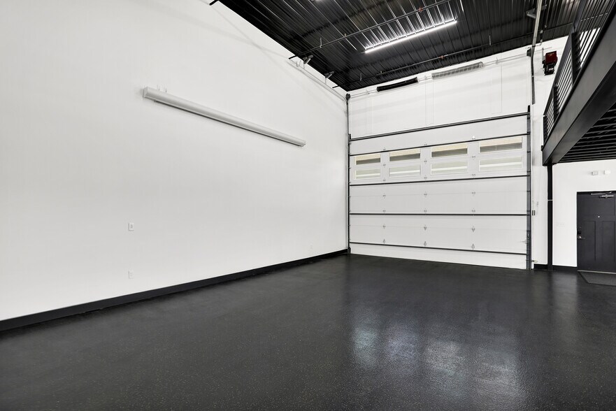 More Photos Of 17725 Motor District Cir, Carmel Showroom For Sale