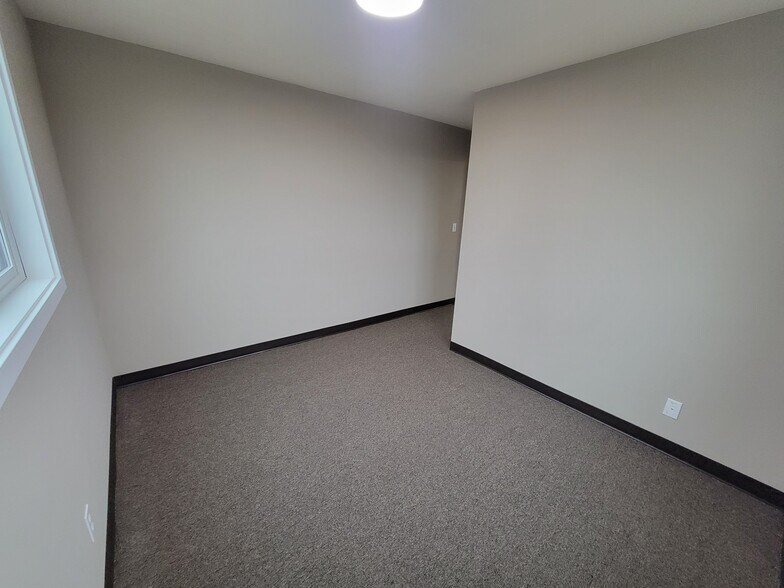 More Photos Of 7817 Pacific Ave, Tacoma Office For Sale