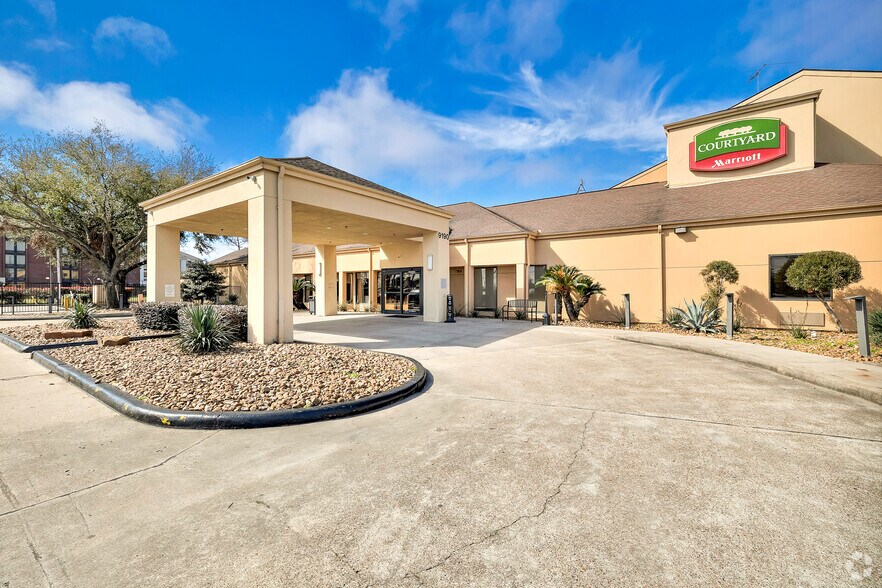More Photos Of 9190 Gulf Fwy, Houston Hospitality For Sale