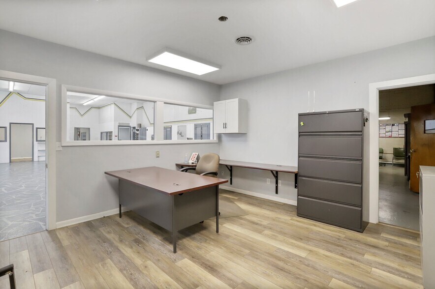 More Photos Of 12258 Buchanan Trl W, Mercersburg Flex For Lease