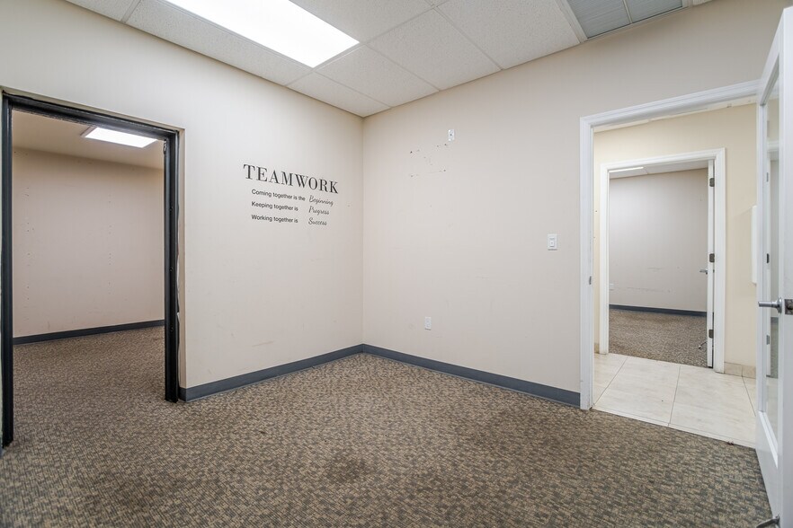 More Photos Of 1015 NW 72nd St, Miami Warehouse For Sale