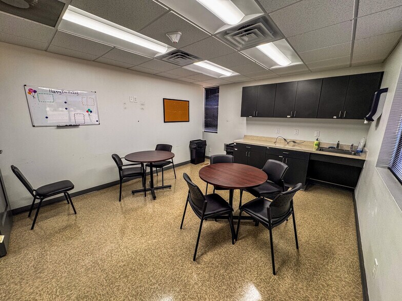 More Photos Of 4502 N Laurent St, Victoria Medical For Sale