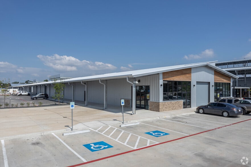 More Photos Of 2520 Airline Dr, Houston Storefront For Sale
