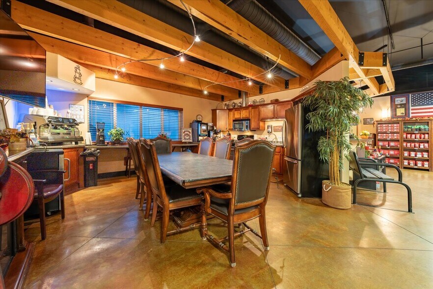 More Photos Of 1502 Minnie St, Fairbanks Industrial For Sale
