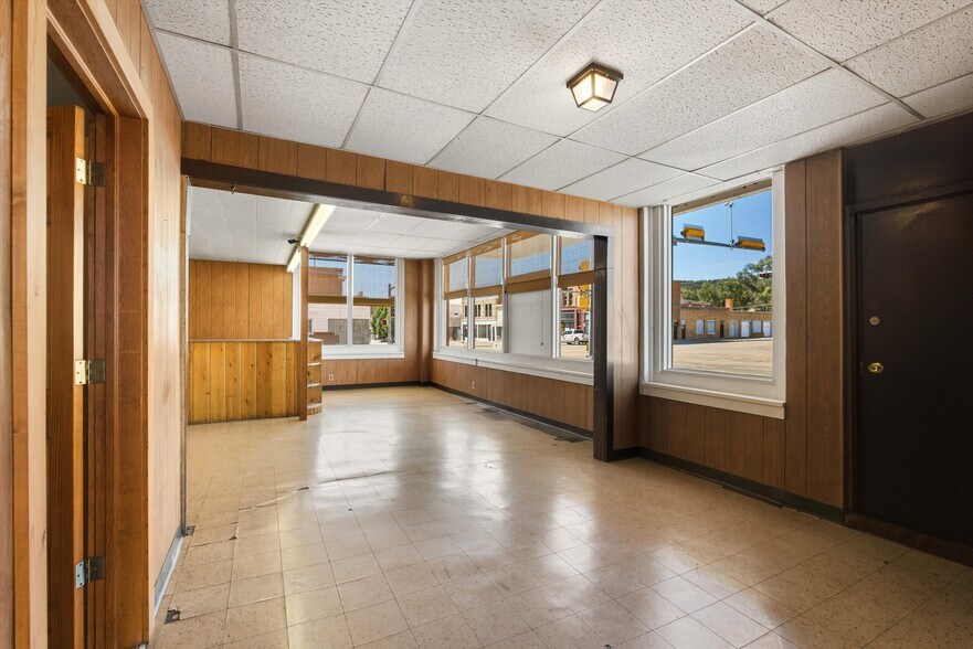 More Photos Of 201 N 2nd St, Raton Auto Repair For Sale