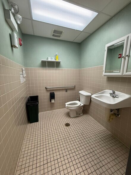 More Photos Of 2715 N Central Ave, Chicago Medical For Lease