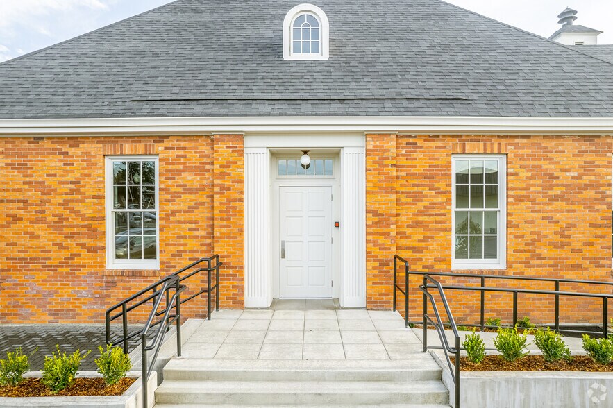 More Photos Of 122 N Holly St, Canby Unknown For Lease