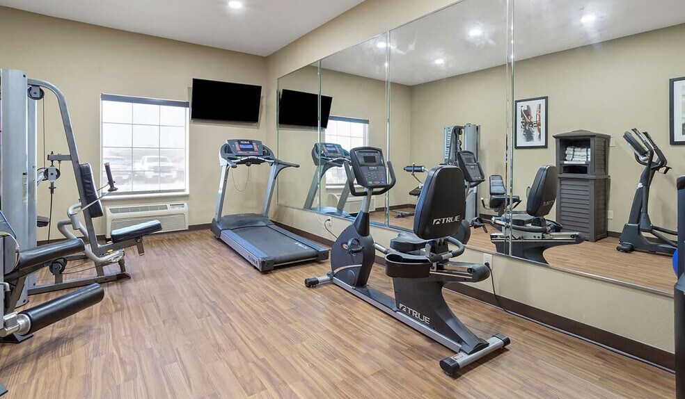 More Photos Of 320 Highway 146 N, Texas City Hotel For Sale