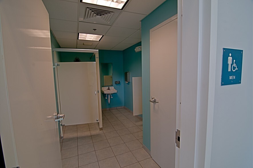 More Photos Of 225 Hess Rd, Grasonville Light Distribution For Sale