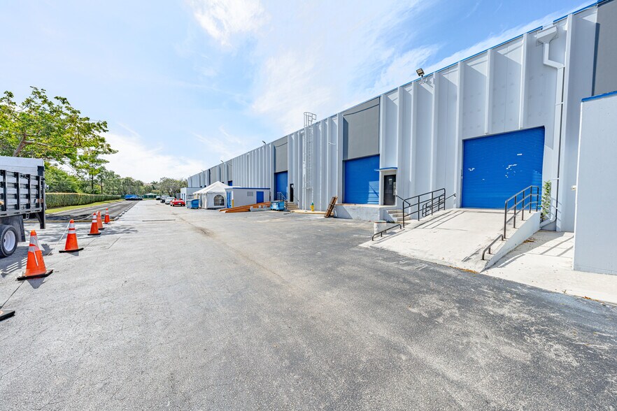 More Photos Of 2100-2290 SW 71st Ter, Davie Warehouse For Sale