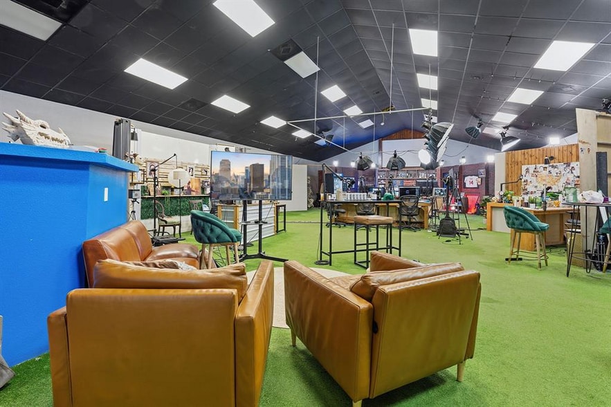 More Photos Of 9221 Highway 290 W, Austin Light Manufacturing For Lease